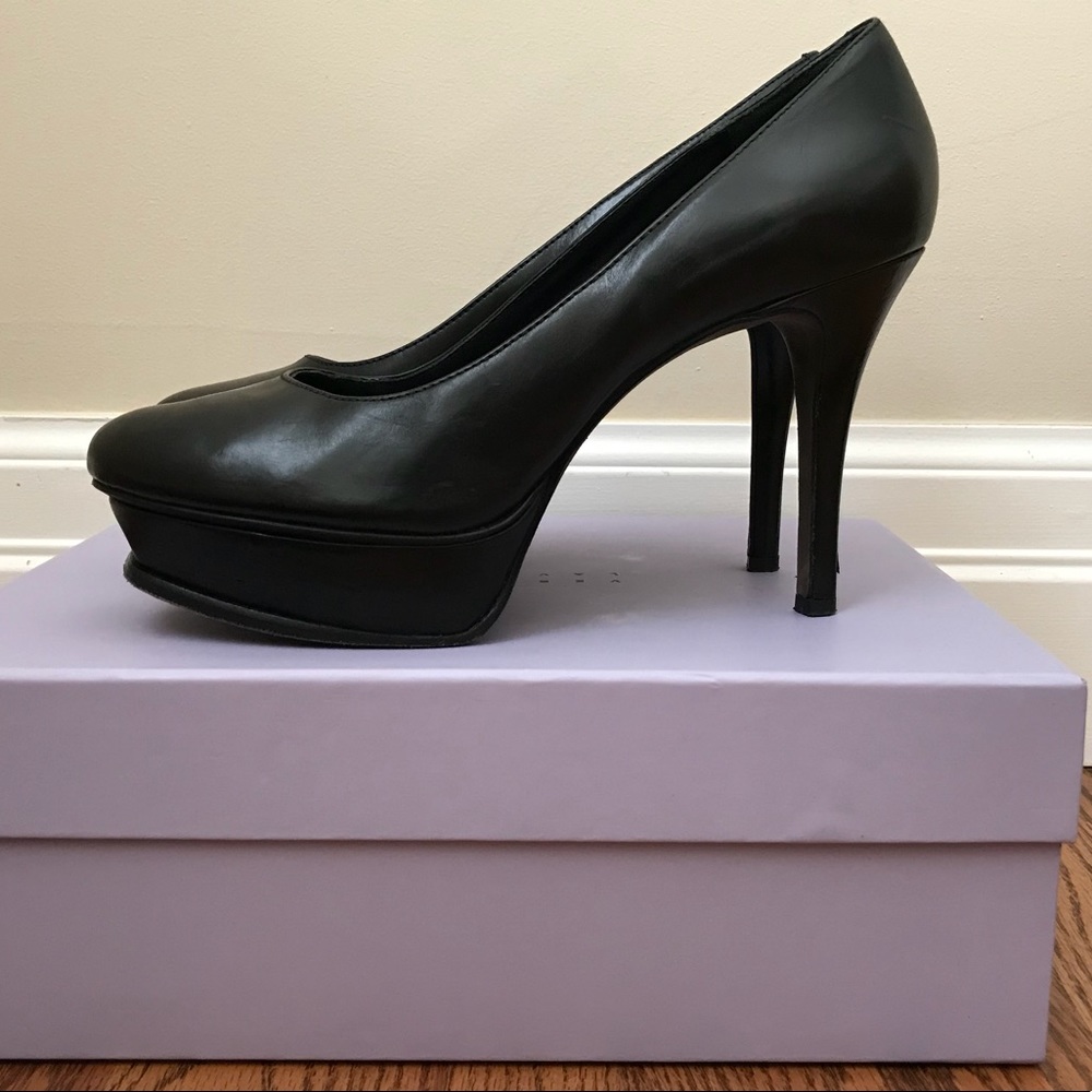 VW Lavender black platform pump